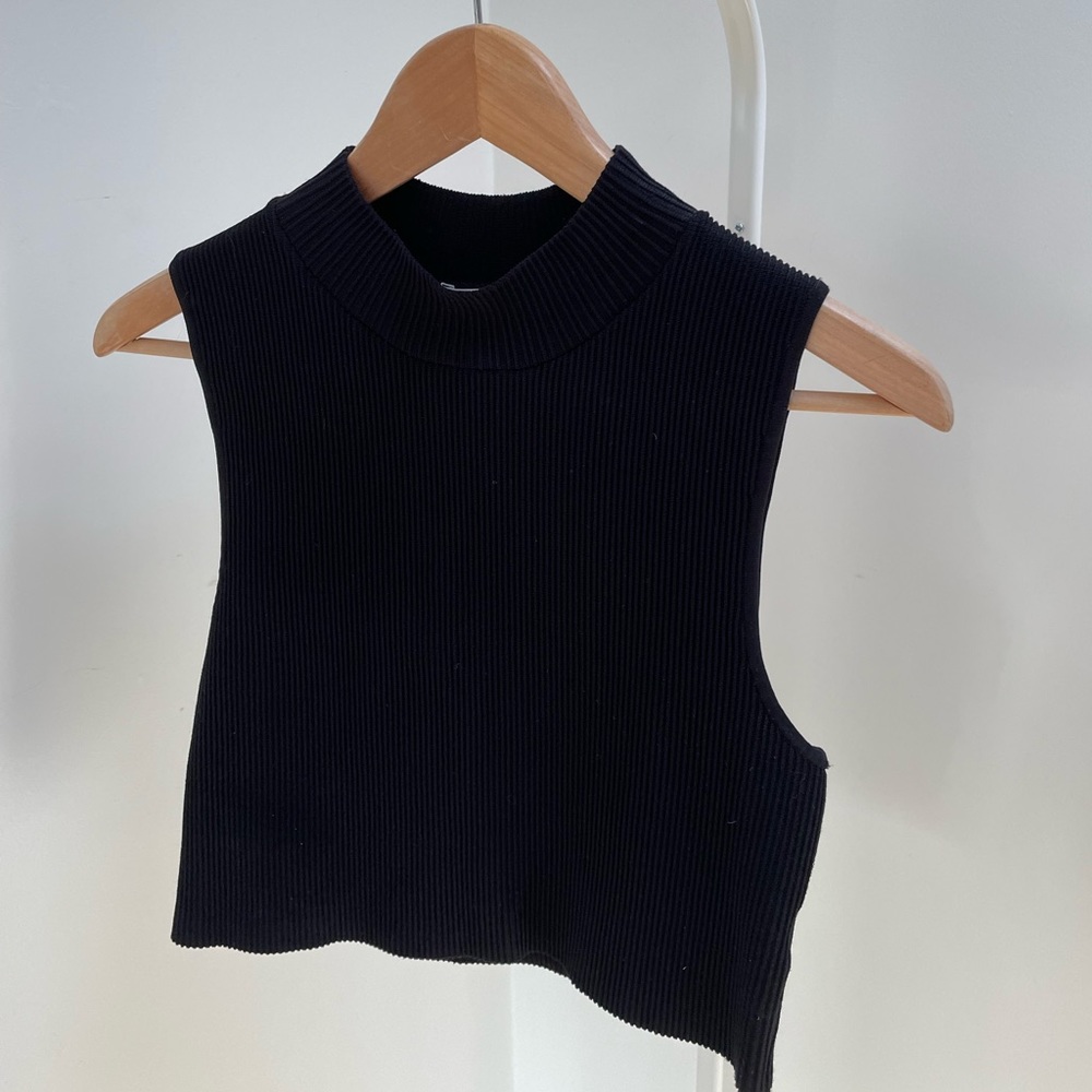 Aritzia Babaton Cropped Black Sleeveless Sweater Size L